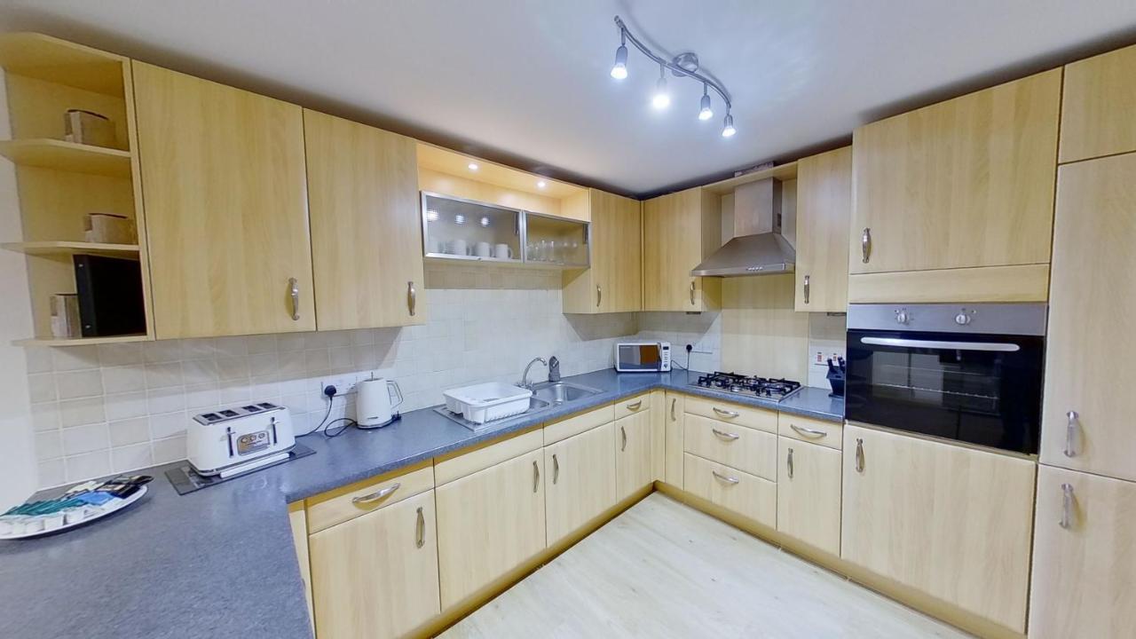 Orange Town House - Shaw Road, Only 6 Minutes To City Centre Aberdeen Eksteriør bilde